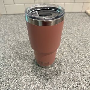 YETI 30 oz Rambler in Sandstone Pink